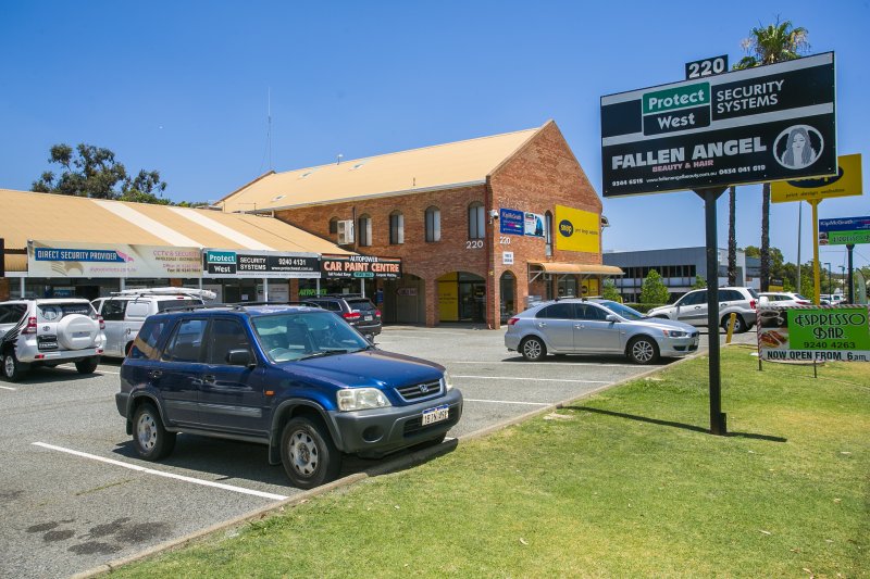 Well Located, Street Front Shop/Showroom/Office Available in Balcatta